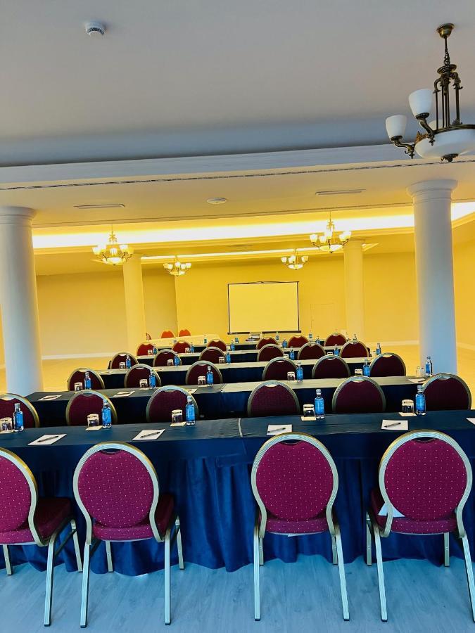 Palacio Miraflores Мирафлорес де ла Сиера Екстериор снимка