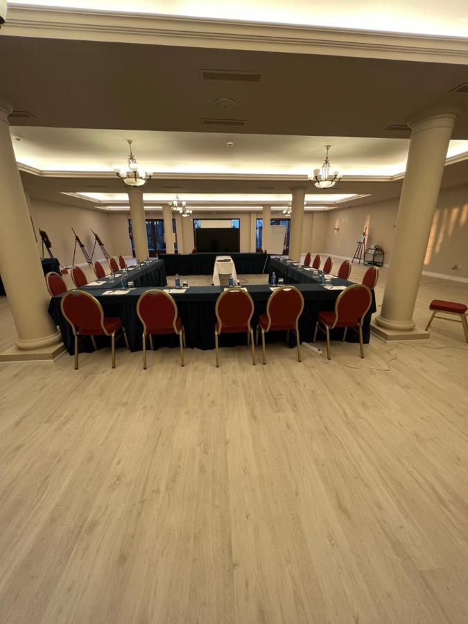 Palacio Miraflores Мирафлорес де ла Сиера Екстериор снимка