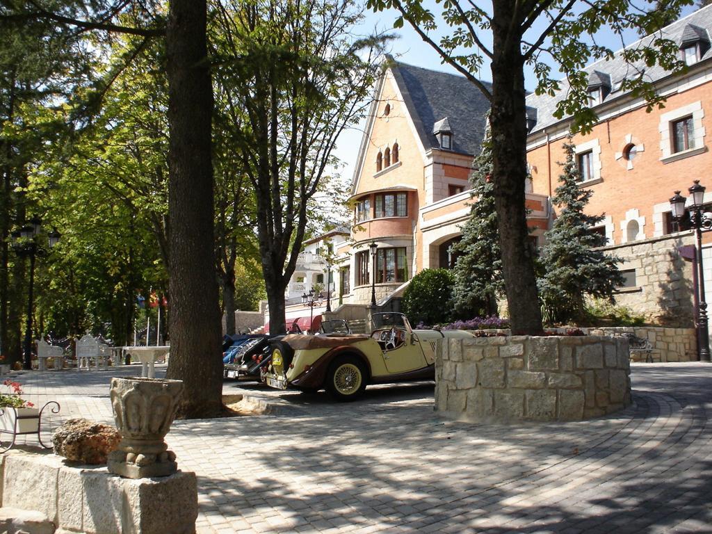 Palacio Miraflores Мирафлорес де ла Сиера Екстериор снимка